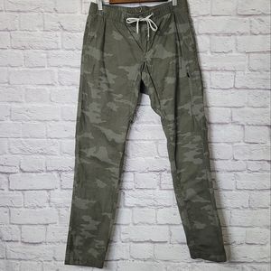 Vuori Mens Ripstop Climber Pants in Oregano Camo V412